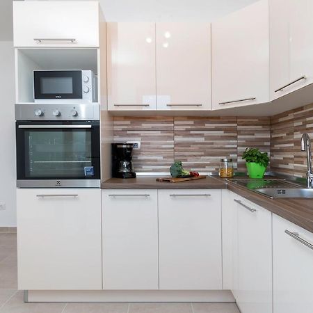 Apartment Rubina With Secure Parking Medulin Bagian luar foto
