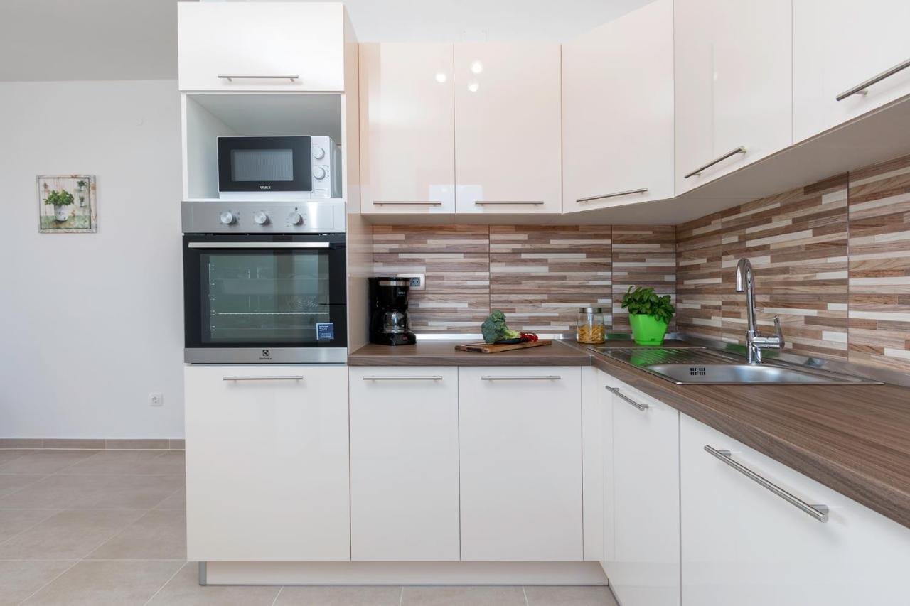 Apartment Rubina With Secure Parking Medulin Bagian luar foto