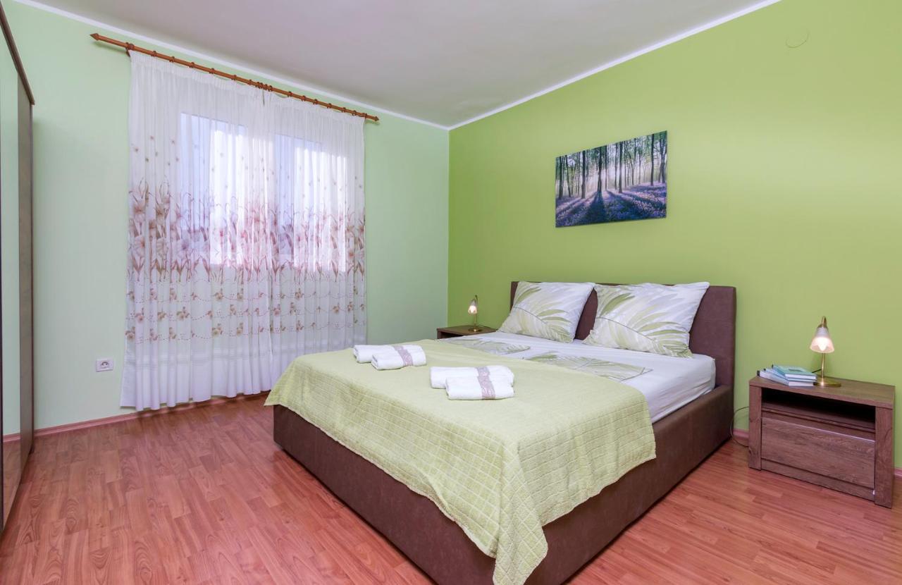Apartment Rubina With Secure Parking Medulin Bagian luar foto