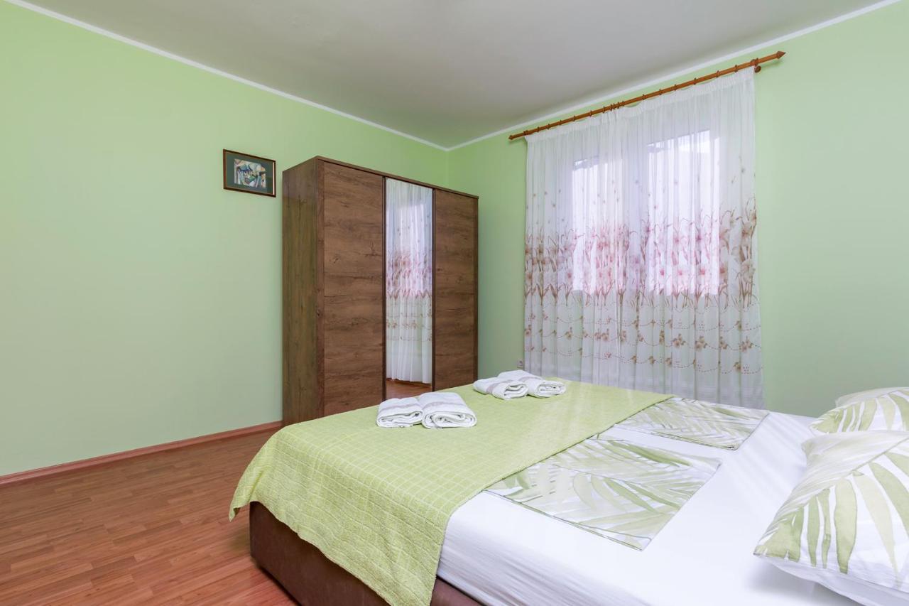 Apartment Rubina With Secure Parking Medulin Bagian luar foto