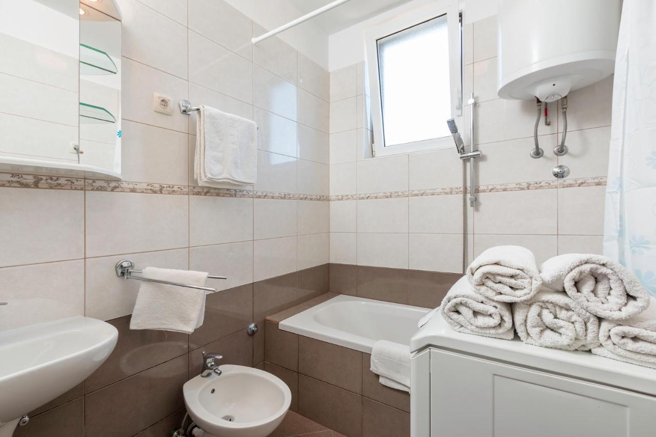 Apartment Rubina With Secure Parking Medulin Bagian luar foto